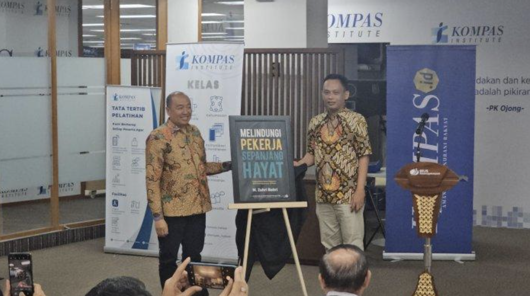 Ketua Dewas BPJS Ketenagakerjaan Luncurkan Buku Berjudul "Melindungi Pekerja Sepanjang Hayat"